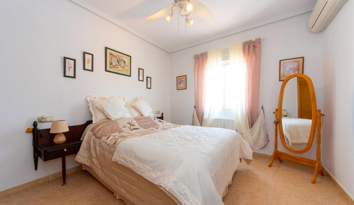 La_Marina_luxury_villa_for_sale_with_guest_apartment_by_Villas_Fox_DSC00400613cd4da8f557
