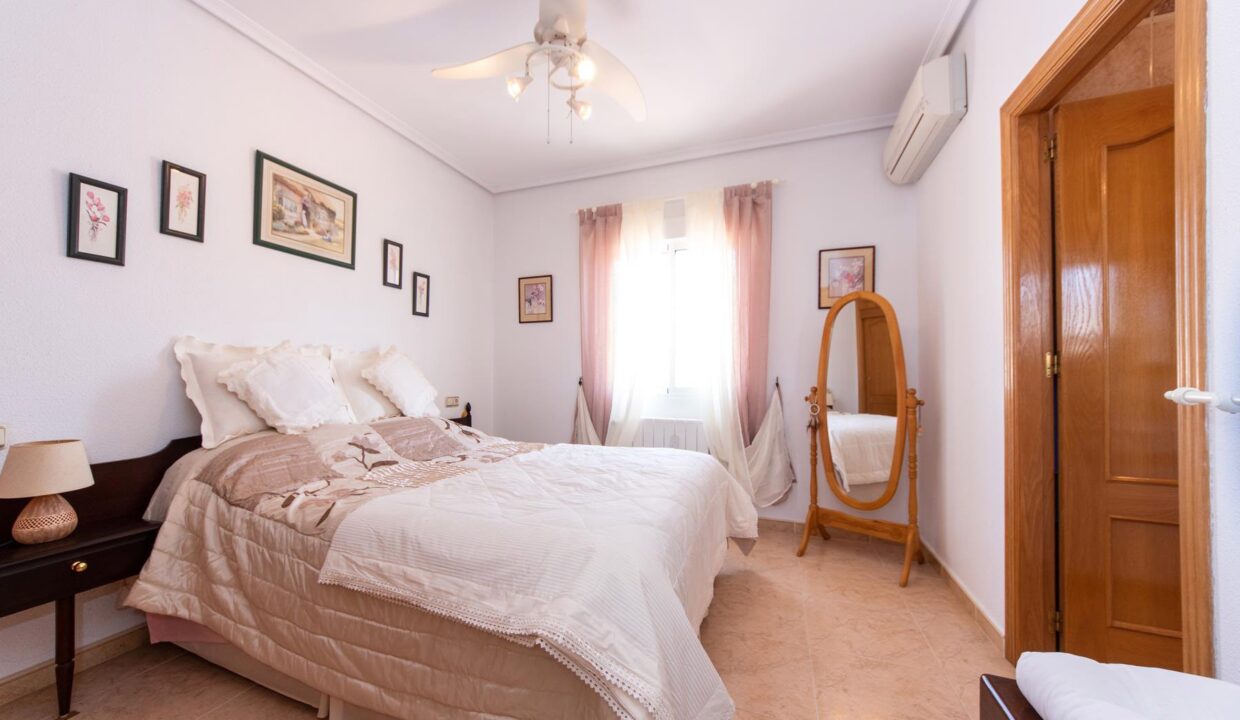 La_Marina_luxury_villa_for_sale_with_guest_apartment_by_Villas_Fox_DSC00401613cd4dab52c4
