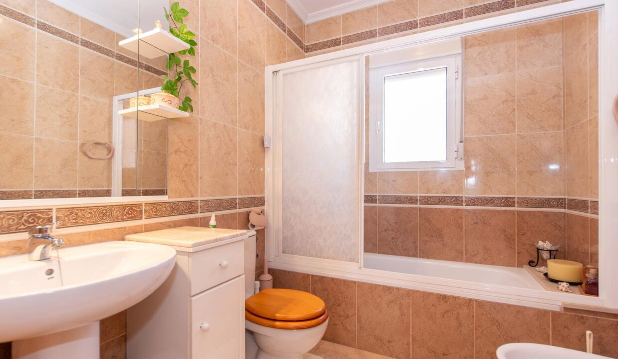 La_Marina_luxury_villa_for_sale_with_guest_apartment_by_Villas_Fox_DSC00404613cd4dba4795