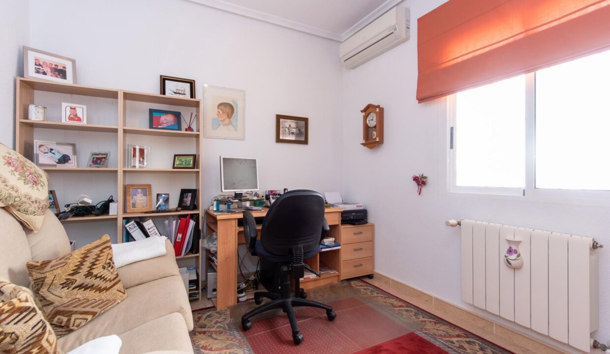 La_Marina_luxury_villa_for_sale_with_guest_apartment_by_Villas_Fox_DSC00410613cd4dcbdd00