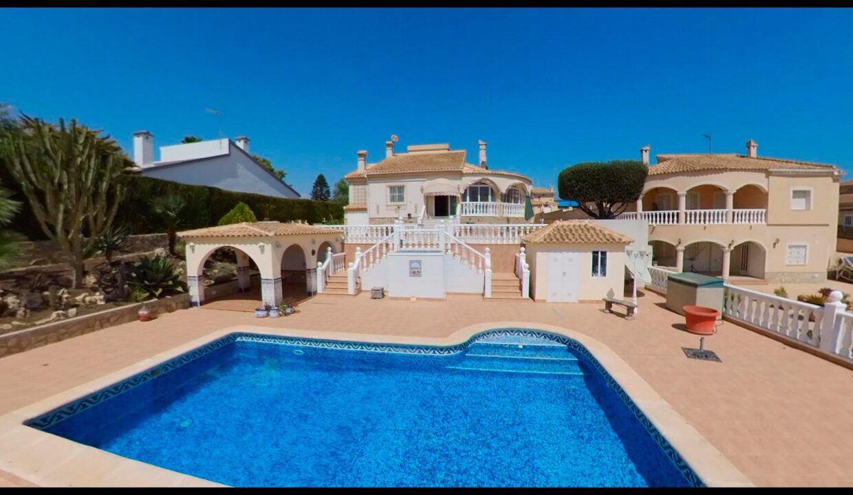 La_Marina_luxury_villa_for_sale_with_guest_apartment_by_Villas_Fox_VID_20210903_130101_00_059_1_2021-09-11_17-50-31_screenshot613cd4de82e95
