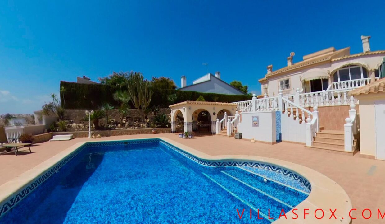 La_Marina_luxury_villa_for_sale_with_guest_apartment_by_Villas_Fox_VID_20210903_130101_00_059_1_2021-09-11_17-51-16_screenshot613cd4deec301
