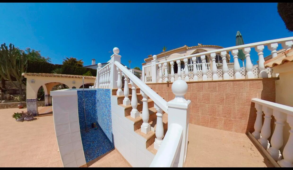 La_Marina_luxury_villa_for_sale_with_guest_apartment_by_Villas_Fox_VID_20210903_130101_00_059_1_2021-09-11_17-53-10_screenshot613cd4e00f380