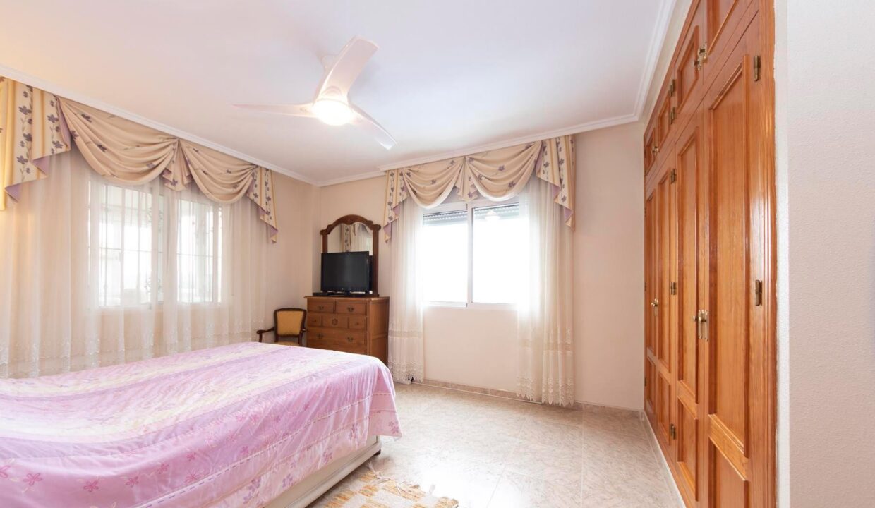 Lakeview_Mansions_large_villa_for_sale_San_Miguel_de_Salinas_DSC00012612a73b338835