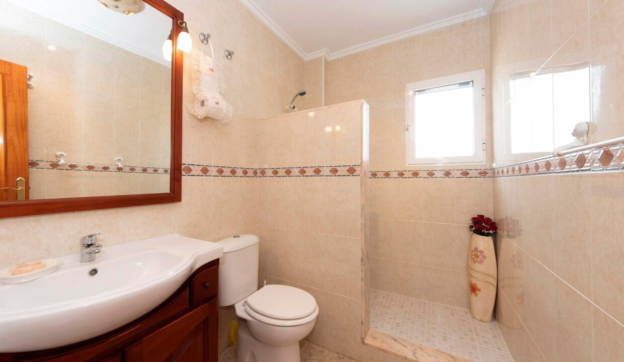 Lakeview_Mansions_large_villa_for_sale_San_Miguel_de_Salinas_DSC00034612a73b452d85