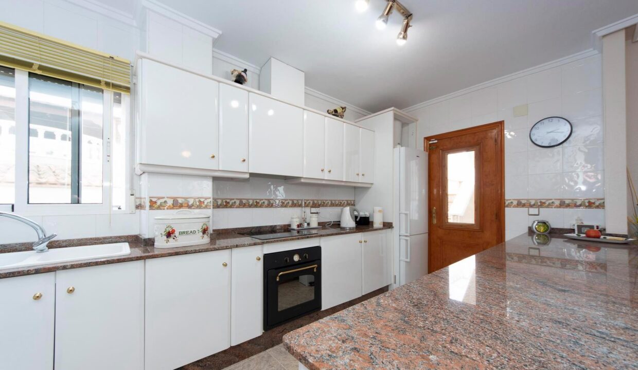 Lakeview_Mansions_large_villa_for_sale_San_Miguel_de_Salinas_DSC00035612a73b59bc58