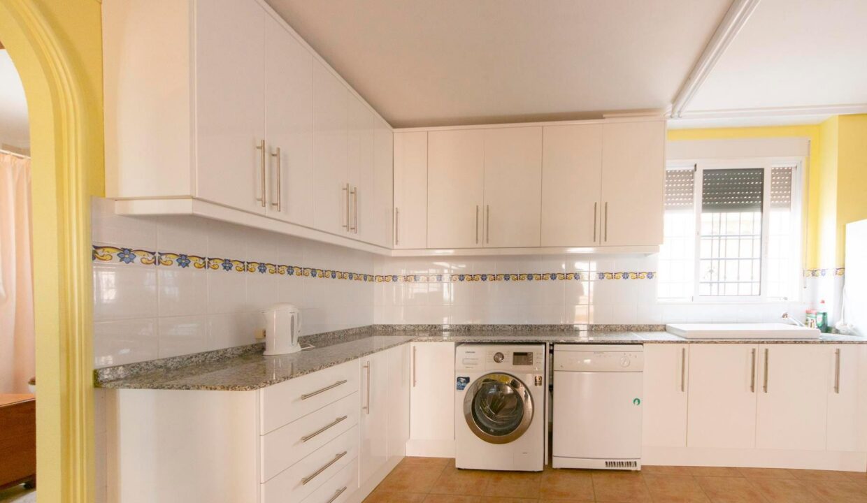 Lakeview_Mansions_large_villa_for_sale_San_Miguel_de_Salinas_DSC00064612a73b718f96