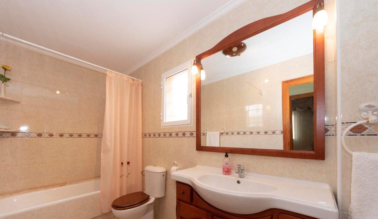 Lakeview_Mansions_large_villa_for_sale_San_Miguel_de_Salinas_DSC00073612a73b803ce5