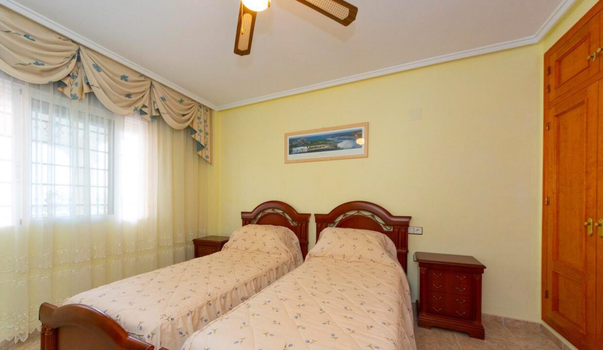 Lakeview_Mansions_large_villa_for_sale_San_Miguel_de_Salinas_DSC00076612a73b7c3372