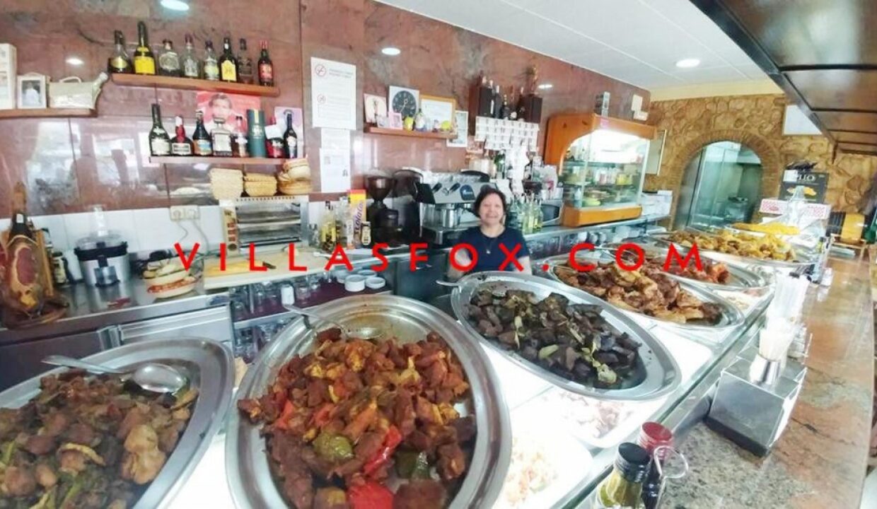 Maria_from_Pacos_and_all_the_tapas_-_copia_2_5b478312bd93b5f1067ee62a73