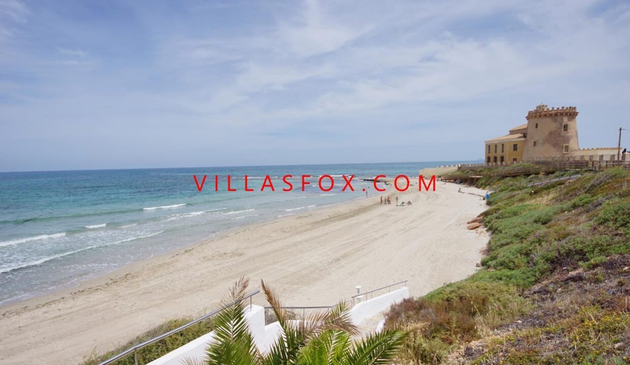 Torre_de_la_Horadada_tower_and_beach_by_Villas_Fox6171d7b9abe57