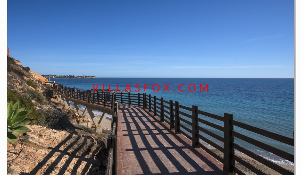 campoamor_walkway607fec8b7d755