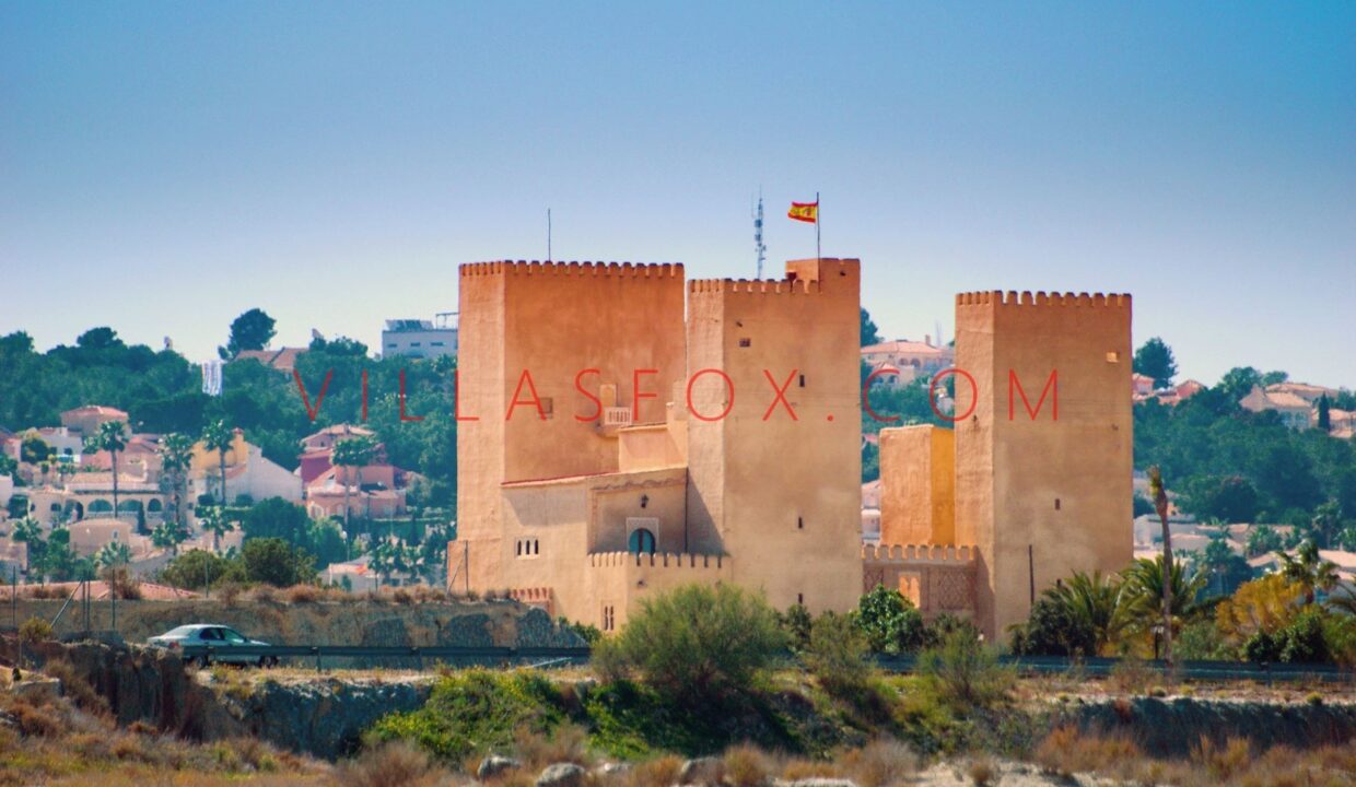 castillo_de_conesa_con_bandera5c8e73c76fc33