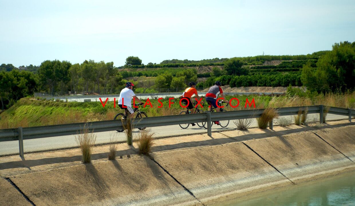 ref_28712_cyclists_canal_san_miguel_villamartin614702d4a9dae