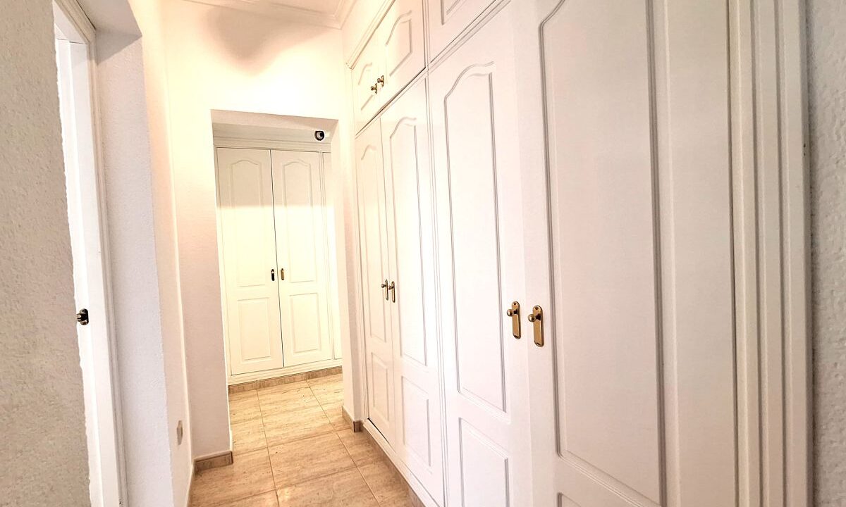 9881812016_12