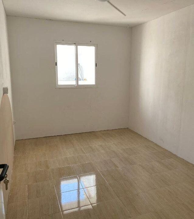 9881812019_7