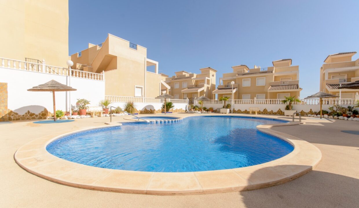 PISCINA1