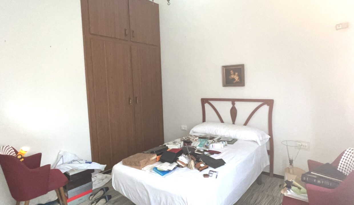 un dor f6f76e84-5a9d-4f51-9983-0947785099fc