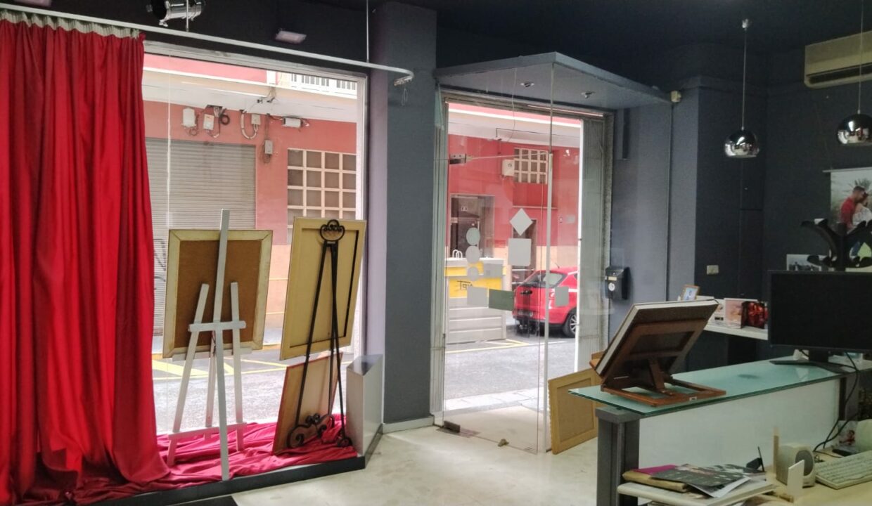 escaparate y entrada Imagen de WhatsApp 2024-01-10 a las 13.51.07_b07c249a